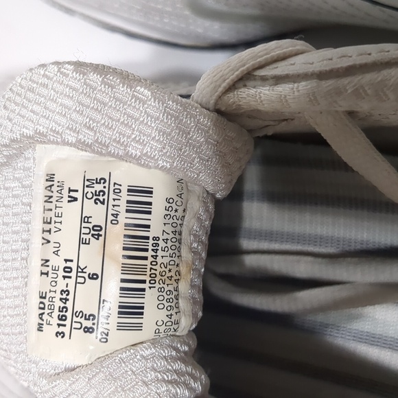 NIKE WOMENS SHOX WHITE/ BLACK leather SIZE 8.5 RARE RUNNING SHOES - Picture 8 of 10